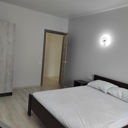 2 Комнатная С Новым Ремонтом, Кондиционером, В Самом Центре Rivne Extérieur photo