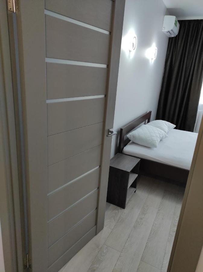 2 Комнатная С Новым Ремонтом, Кондиционером, В Самом Центре Rivne Extérieur photo