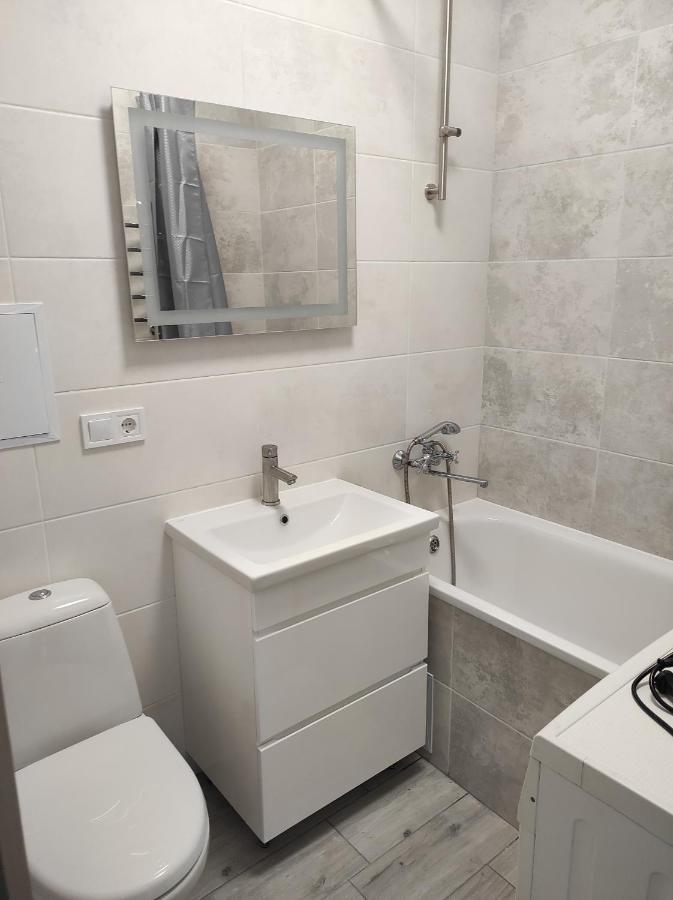 2 Комнатная С Новым Ремонтом, Кондиционером, В Самом Центре Rivne Extérieur photo